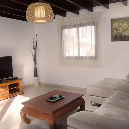 One Bedroom House With Private Pool Enclosed Garden And Wifi At *