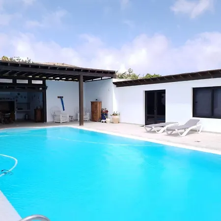 One Bedroom House With Private Pool Enclosed Garden And Wifi At *